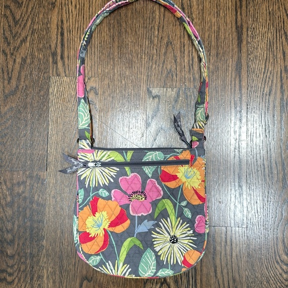 Vera Bradly Zippered Crossbody Floral Bag - Picture 4 of 10